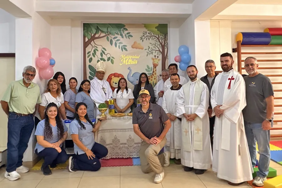 2026 Pittsburgh Chimbote Foundation delegation at Maternidad de Maria maternity hospital with staff
