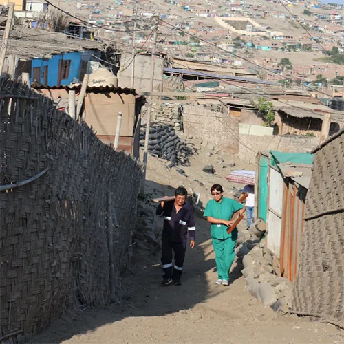 Workers outside of the barrio